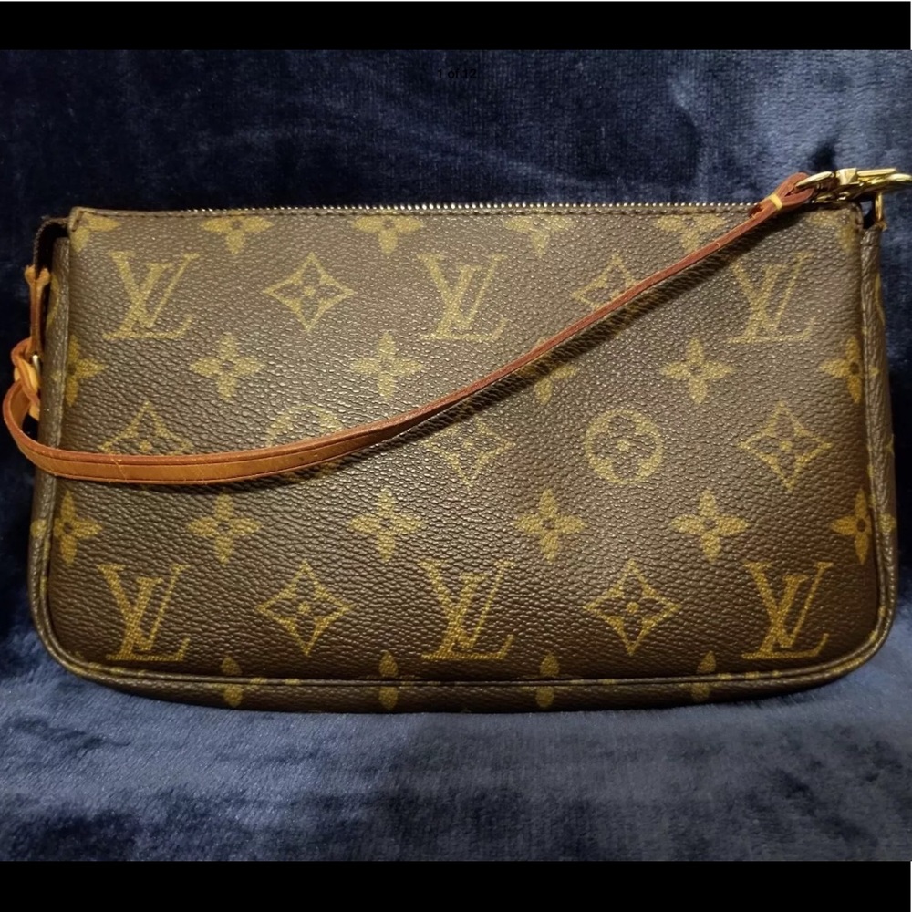 AUTHENTIC Louis Vuitton Pochette Accessoires